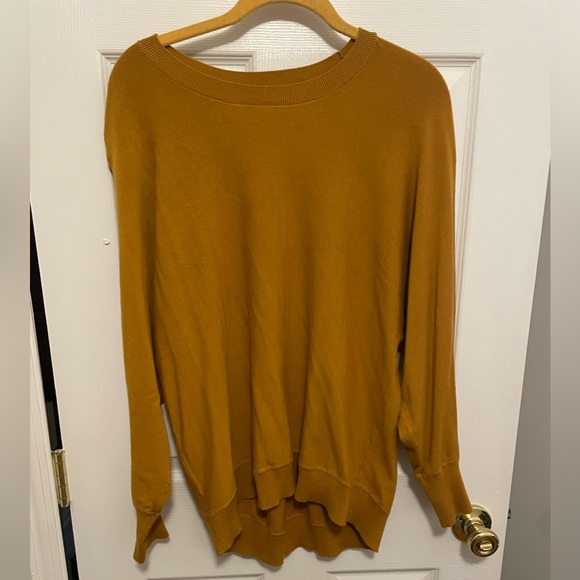 LOFT Sweaters - EUC LOFT mustard lightweight high low sweater